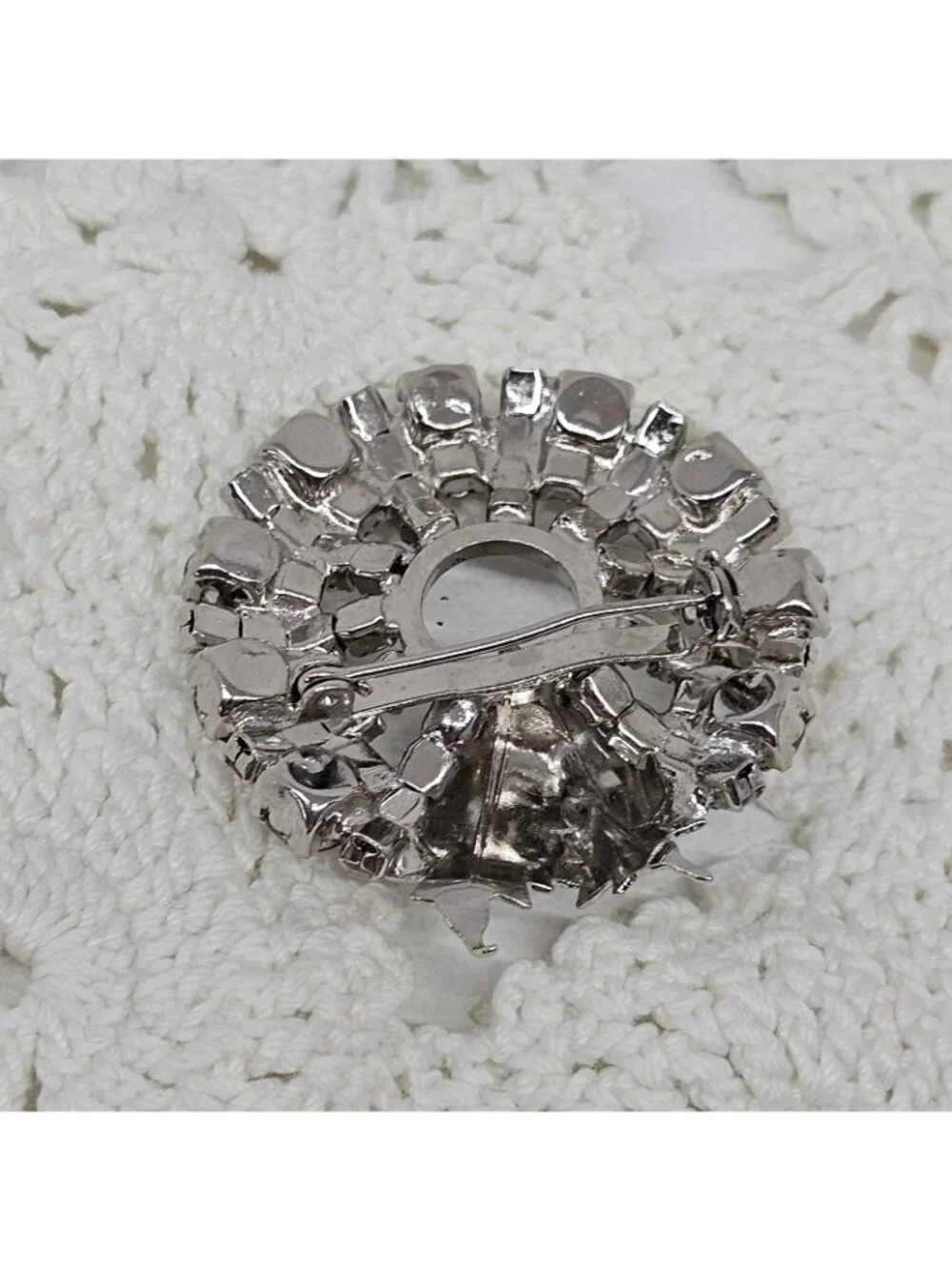 Vintage Clear Rhinestone Wreath Brooch Silver Tone Leaves Crystal Christmas Pin